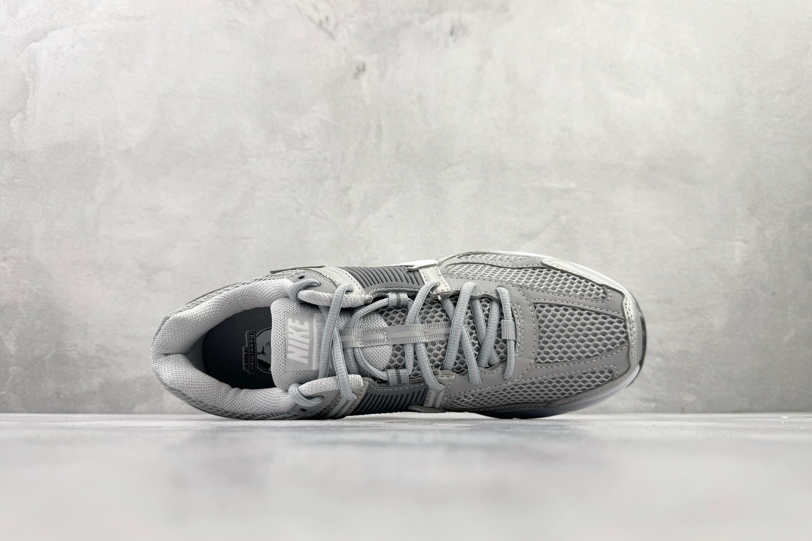 220 Nike Air Zoom Vomero 5 银色 FJ4151-003-Chinese UA Cheap High Quatity Brand Clothes Bags handbags Sneakers wholesale wholesaler seller from China Factory suppliers Fashion Clothing Shoes best Quality Beautiful Price 220 Nike Air Zoom Vomero 5 银色 FJ4151-003