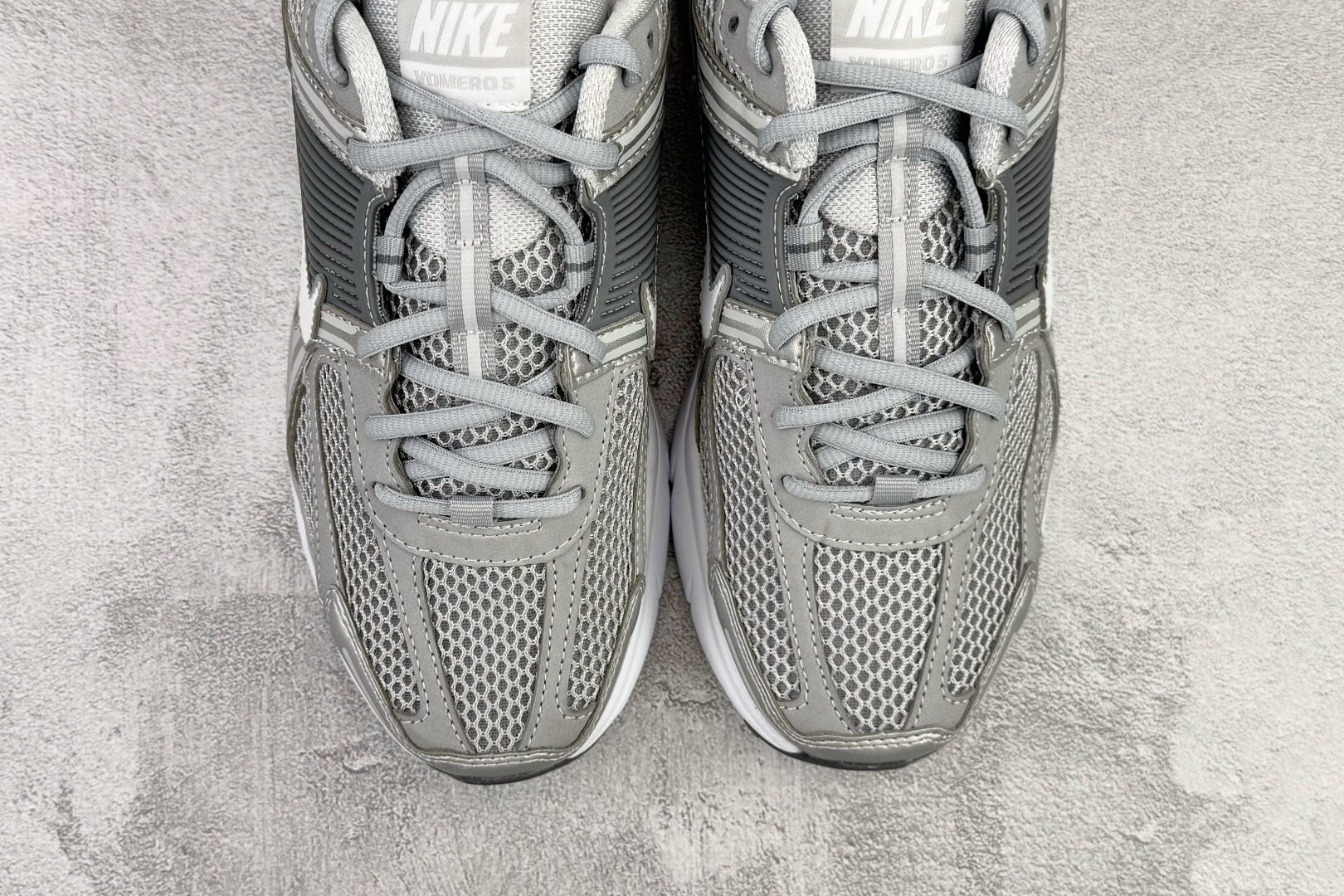 220 Nike Air Zoom Vomero 5 银色 FJ4151-003-Chinese UA Cheap High Quatity Brand Clothes Bags handbags Sneakers wholesale wholesaler seller from China Factory suppliers Fashion Clothing Shoes best Quality Beautiful Price 220 Nike Air Zoom Vomero 5 银色 FJ4151-003