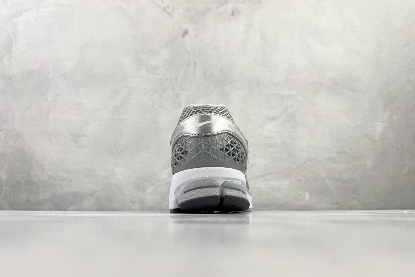 220 Nike Air Zoom Vomero 5 银色 FJ4151-003-Chinese UA Cheap High Quatity Brand Clothes Bags handbags Sneakers wholesale wholesaler seller from China Factory suppliers Fashion Clothing Shoes best Quality Beautiful Price 220 Nike Air Zoom Vomero 5 银色 FJ4151-003