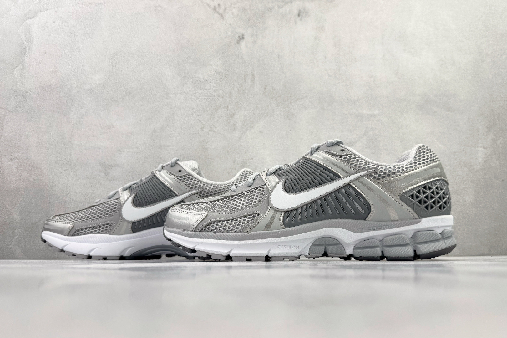 220 Nike Air Zoom Vomero 5 银色 FJ4151-003-Chinese UA Cheap High Quatity Brand Clothes Bags handbags Sneakers wholesale wholesaler seller from China Factory suppliers Fashion Clothing Shoes best Quality Beautiful Price 220 Nike Air Zoom Vomero 5 银色 FJ4151-003