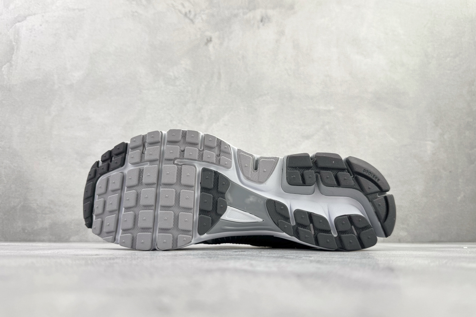 220 Nike Air Zoom Vomero 5 银色 FJ4151-003-Chinese UA Cheap High Quatity Brand Clothes Bags handbags Sneakers wholesale wholesaler seller from China Factory suppliers Fashion Clothing Shoes best Quality Beautiful Price 220 Nike Air Zoom Vomero 5 银色 FJ4151-003