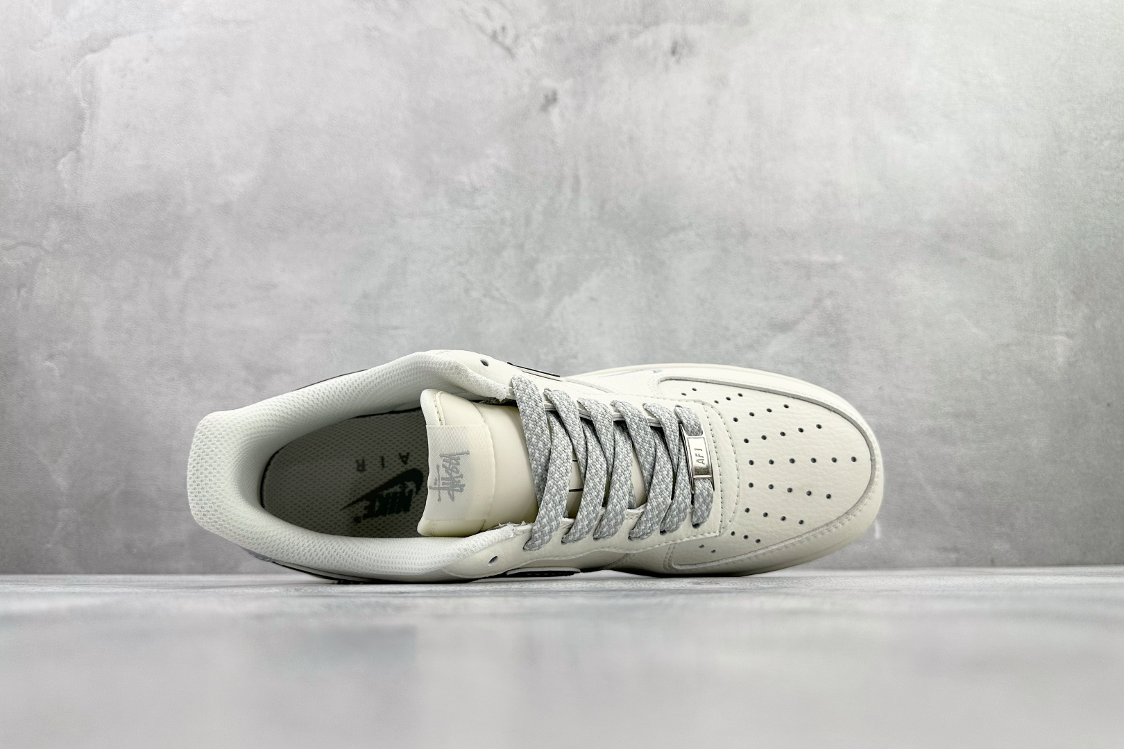 260 Nike Air Force 1 07 斯图西 联名 米百灰 CS5288-040