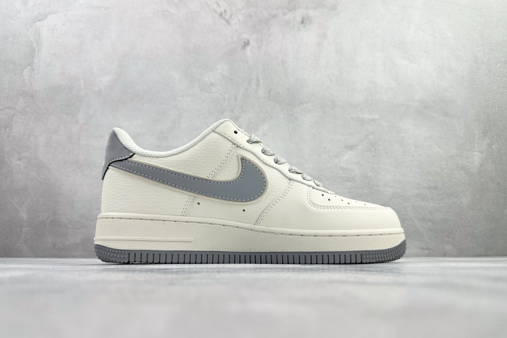 260 Nike Air Force 1 07 斯图西 联名 米百灰 CS5288-040