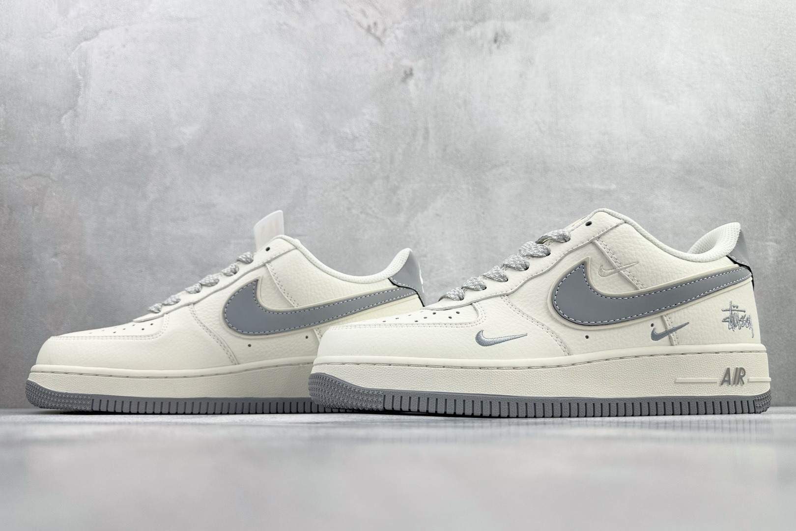 260 Nike Air Force 1 07 斯图西 联名 米百灰 CS5288-040