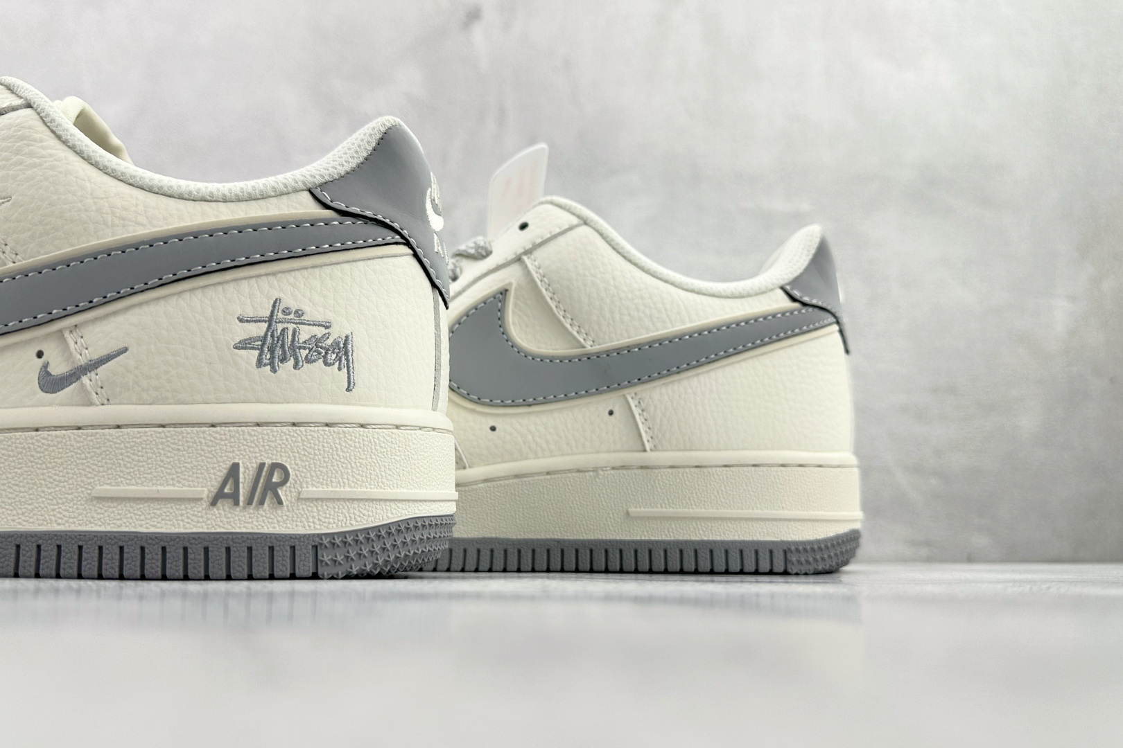 260 Nike Air Force 1 07 斯图西 联名 米百灰 CS5288-040