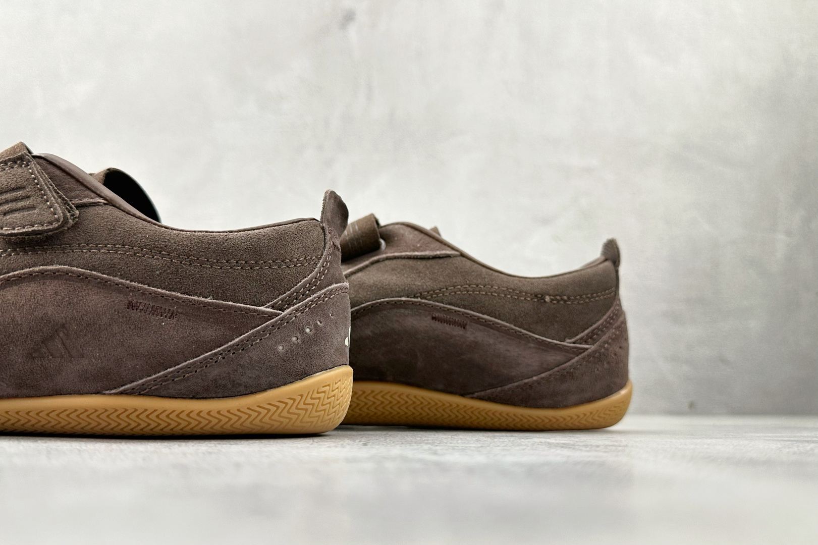 出口订单 adidas URBAN REVERIE 棕色 KJ4037