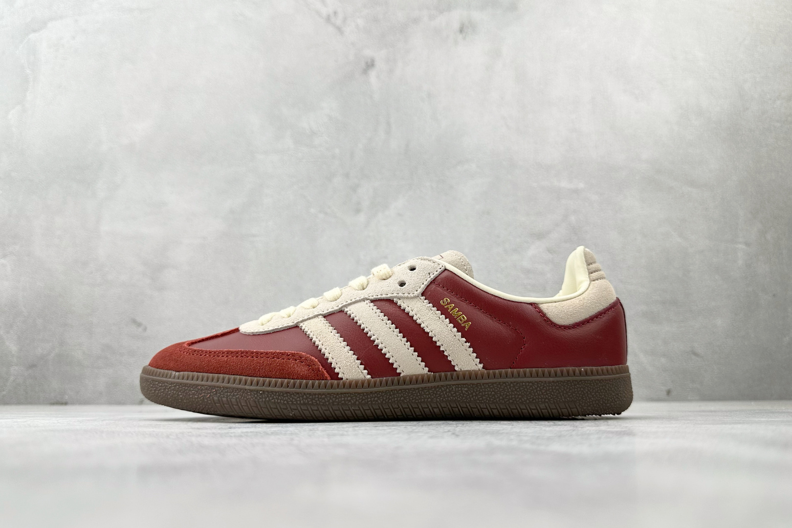 NO:553007,XM adidas originals SAMBA OG Red Item No. JI3216 Size 35.5 36 36.5 37 38.5 39 40 40.5 41 42 42.5 43 44 44.5 45 Code 27, sports shoe series, adidas, sneakers19860909XM adidas originals SAMBA OG 红色 货号JI3216 尺码35.5 36 36.5 37 38.5 39 40 40.5 41 42 42.5 43 44 44.5 45 编码27,运动鞋系列,adidas,sneakers,Men's shoes