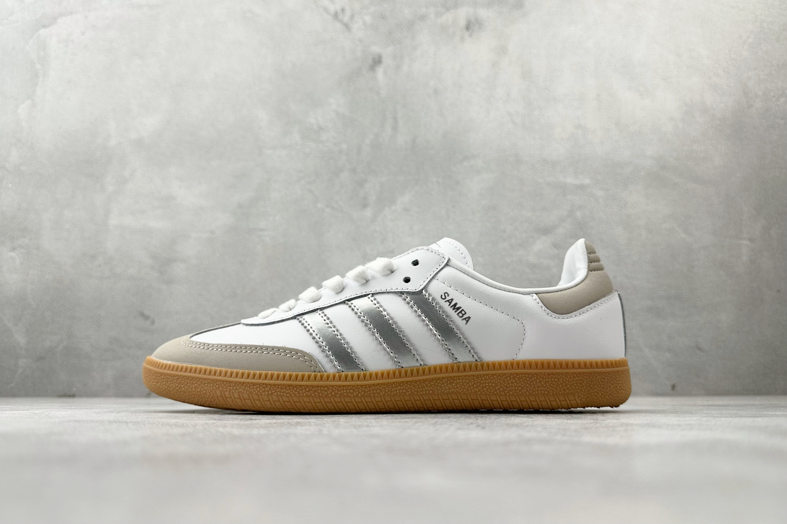 NO:553022,XM adidas originals SAMBA OG 'White Silver Metallic' Silver Item No. JI Size 35.5 36 36.5 37 38.5 39 40 40.5 41 42 42.5 43 44 44.5 45 Code 27, sports shoe series, adidas, louis vuitton, sneakers19860909XM adidas originals SAMBA OG “White Silver Metallic”白银 货号JI 尺码35.5 36 36.5 37 38.5 39 40 40.5 41 42 42.5 43 44 44.5 45 编码27,运动鞋系列,adidas,louis vuitton,sneakers,Men's shoes
