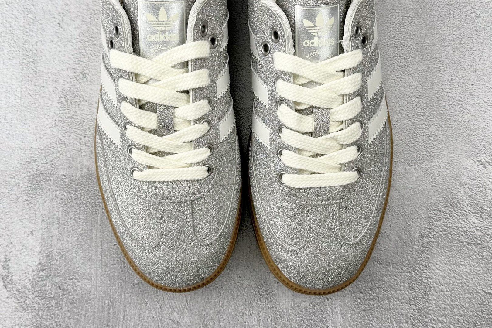 170 adidas originals Samba Shiny Pack 银色 KI6264-Chinese UA Cheap High Quatity Brand Clothes Bags handbags Sneakers wholesale wholesaler seller from China Factory suppliers Fashion Clothing Shoes best Quality Beautiful Price 170 adidas originals Samba Shiny Pack 银色 KI6264