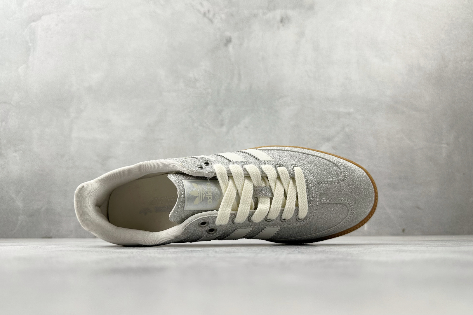 170 adidas originals Samba Shiny Pack 银色 KI6264-Chinese UA Cheap High Quatity Brand Clothes Bags handbags Sneakers wholesale wholesaler seller from China Factory suppliers Fashion Clothing Shoes best Quality Beautiful Price 170 adidas originals Samba Shiny Pack 银色 KI6264