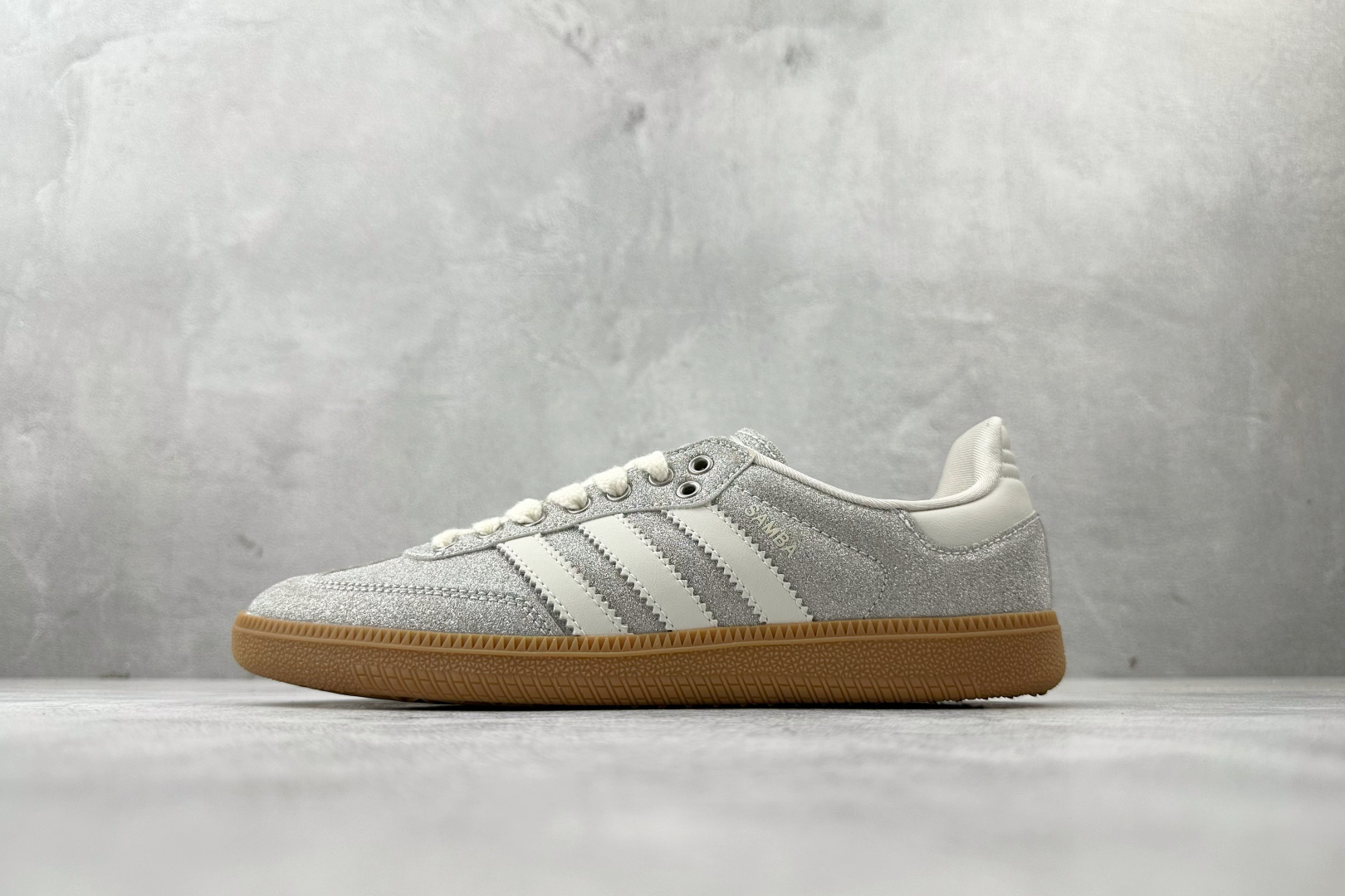 NO:553026,XM adidas originals Samba Shiny ack Silver Item No. KI6264 Size 35.5 36 36.5 37 38.5 39 40 40.5 41 42 42.5 43 44 44.5 45 Code 27, sports shoe series, adidas, sneakers19860909XM adidas originals Samba Shiny ack 银色 货号KI6264 尺码35.5 36 36.5 37 38.5 39 40 40.5 41 42 42.5 43 44 44.5 45 编码27,运动鞋系列,adidas,sneakers,Men's shoes