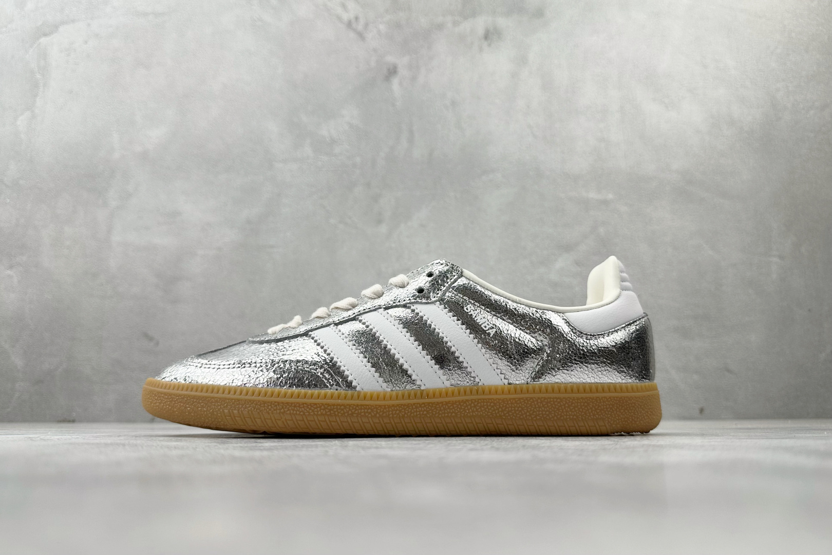 NO:553041,XM adidas originals SAMBA OG Silver Item No. JR Size 35.5 36 36.5 37 38.5 39 40 40.5 41 42 42.5 43 44 44.5 45 Code 27, sports shoe series, adidas, sneakers19860909XM adidas originals SAMBA OG 银色 货号JR 尺码35.5 36 36.5 37 38.5 39 40 40.5 41 42 42.5 43 44 44.5 45 编码27,运动鞋系列,adidas,sneakers,Men's shoes