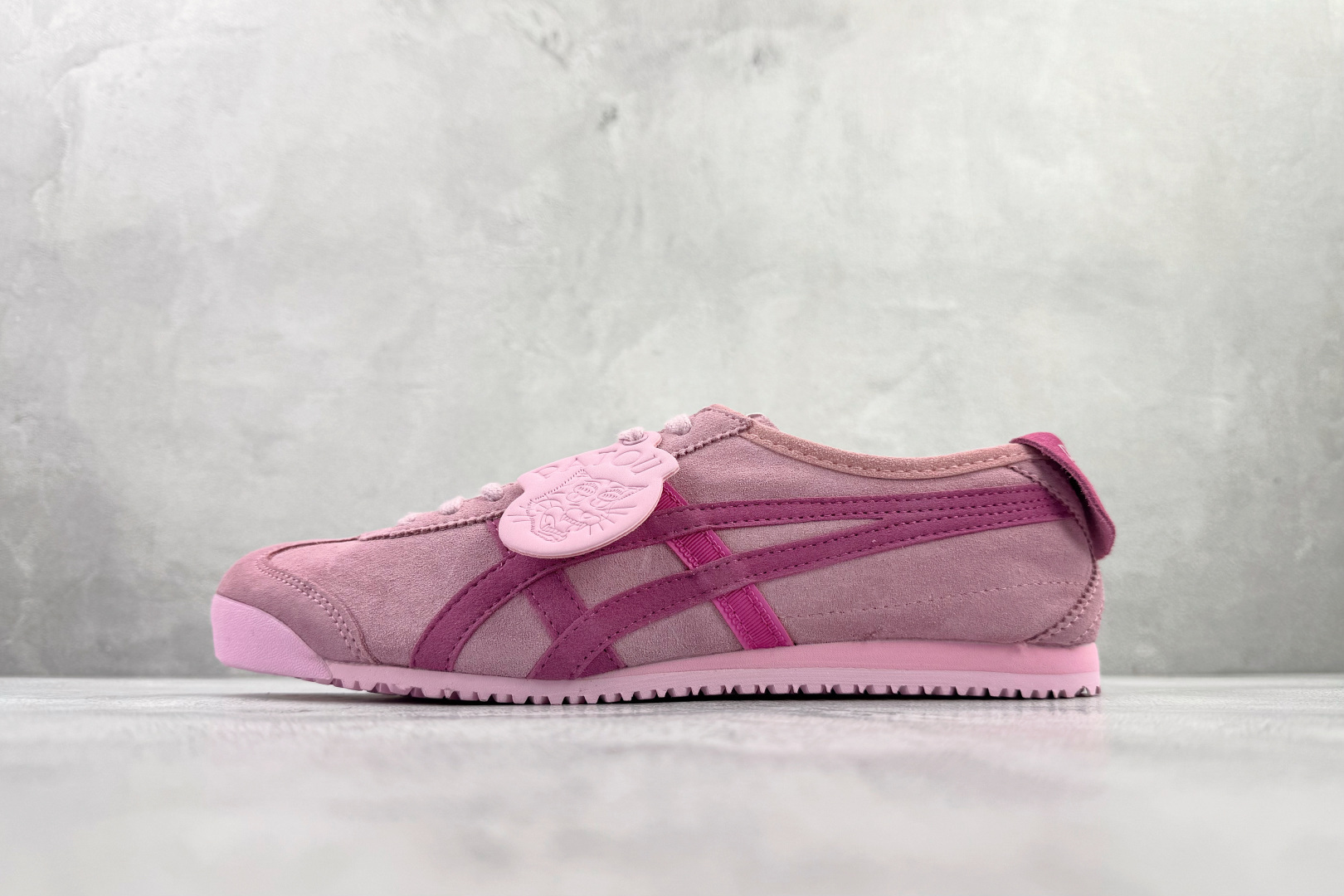 YL💰110
Patou x Onitsuka Tiger鬼塚虎 MEXICO 66 粉色

货号：1183C380-700
尺码：36 36.5 37 38.5 39 40 40.5 41 41.5 42 42.5 43 44 44.5 45
编码：25