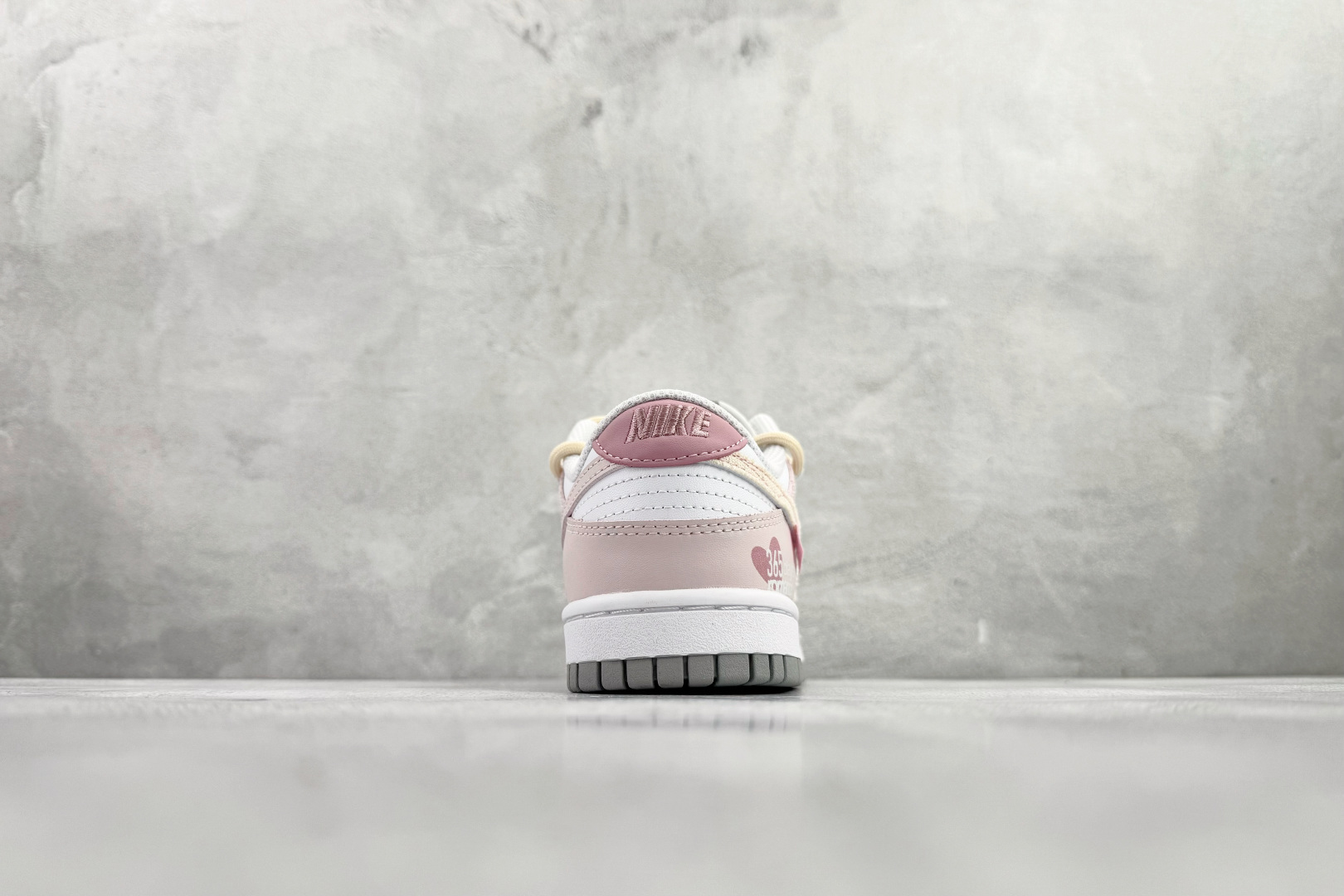 300 定制球鞋 Nike Dunk 甜心狙击 粉色 DD1391-103-Chinese UA Cheap High Quatity Brand Clothes Bags handbags Sneakers wholesale wholesaler seller from China Factory suppliers Fashion Clothing Shoes best Quality Beautiful Price 300 定制球鞋 Nike Dunk 甜心狙击 粉色 DD1391-103