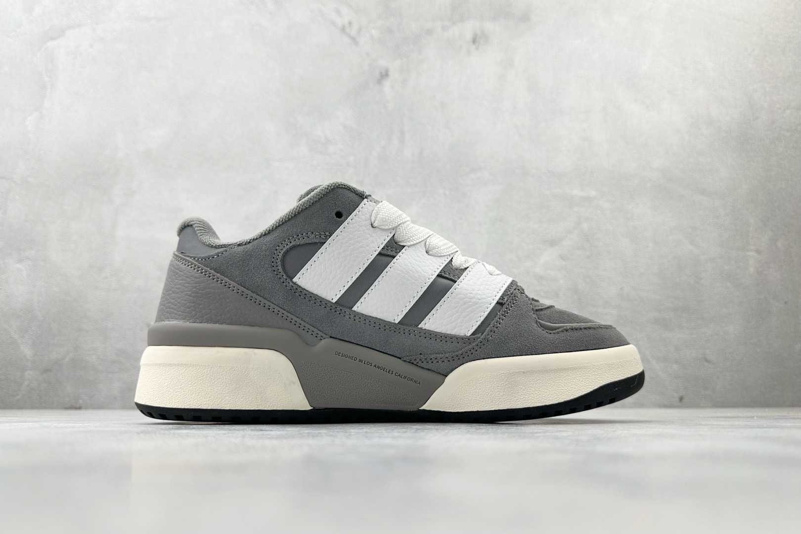 200 东南亚订单 adidas originals FORUM 2000 Shoes 灰色 JS0997-Chinese UA Cheap High Quatity Brand Clothes Bags handbags Sneakers wholesale wholesaler seller from China Factory suppliers Fashion Clothing Shoes best Quality Beautiful Price 200 东南亚订单 adidas originals FORUM 2000 Shoes 灰色 JS0997