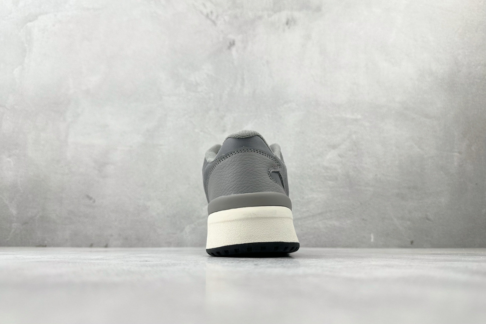 200 东南亚订单 adidas originals FORUM 2000 Shoes 灰色 JS0997-Chinese UA Cheap High Quatity Brand Clothes Bags handbags Sneakers wholesale wholesaler seller from China Factory suppliers Fashion Clothing Shoes best Quality Beautiful Price 200 东南亚订单 adidas originals FORUM 2000 Shoes 灰色 JS0997