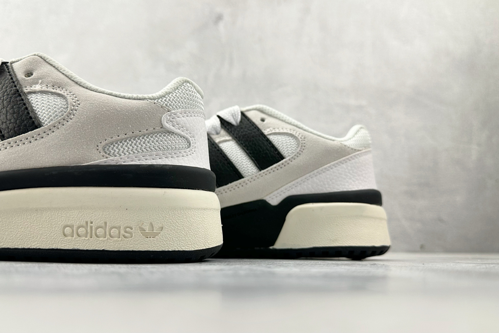 200 东南亚订单 adidas originals FORUM 2000 Shoes 黑白色 JS0995