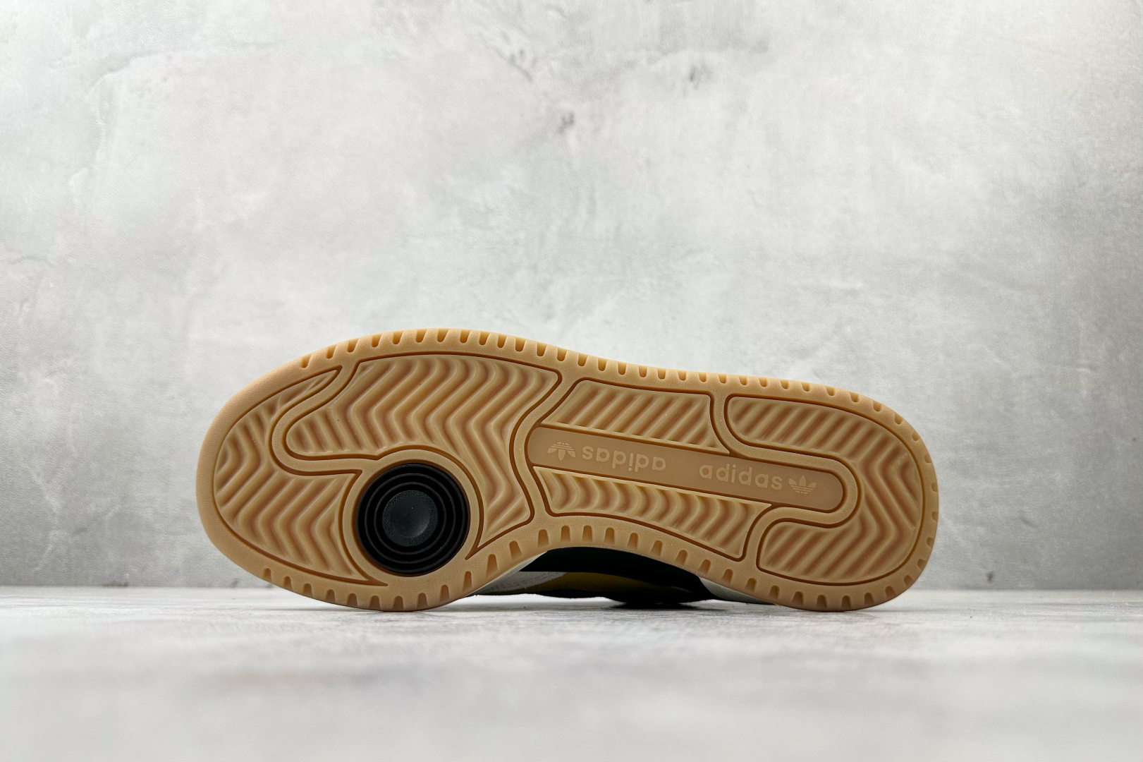 东南亚订单 adidas originals FORUM 2000 Shoes 黑灰色 JS3158 东南亚订单 adidas originals FORUM 2000 Shoes 黑灰色 JS3158