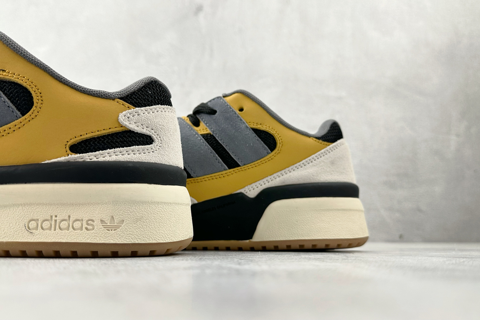 东南亚订单 adidas originals FORUM 2000 Shoes 黑灰色 JS3158 东南亚订单 adidas originals FORUM 2000 Shoes 黑灰色 JS3158