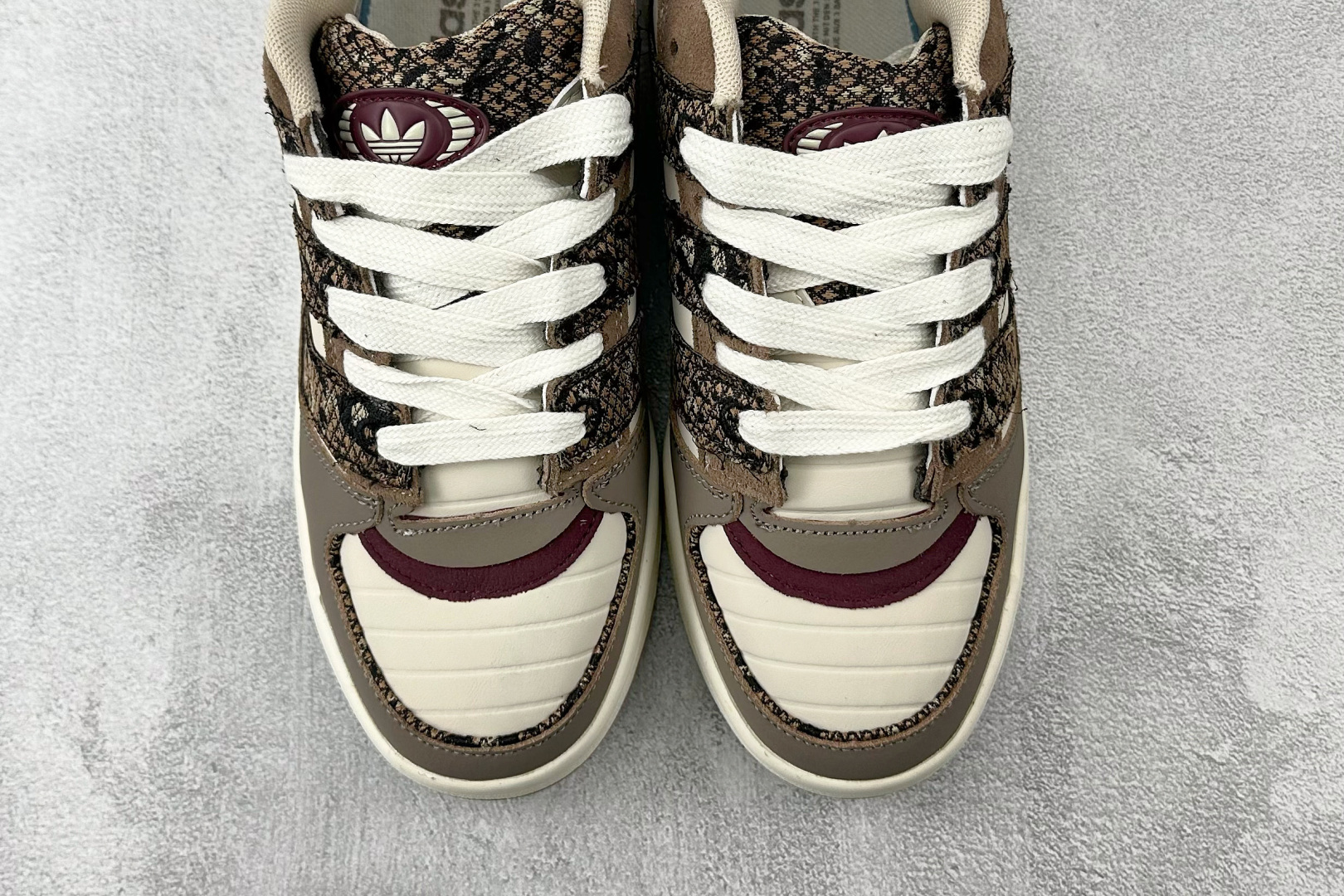 200 东南亚订单 adidas originals FORUM 2000 Shoes 棕色 JS3157