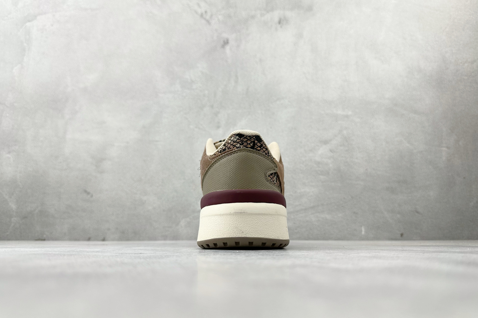 200 东南亚订单 adidas originals FORUM 2000 Shoes 棕色 JS3157