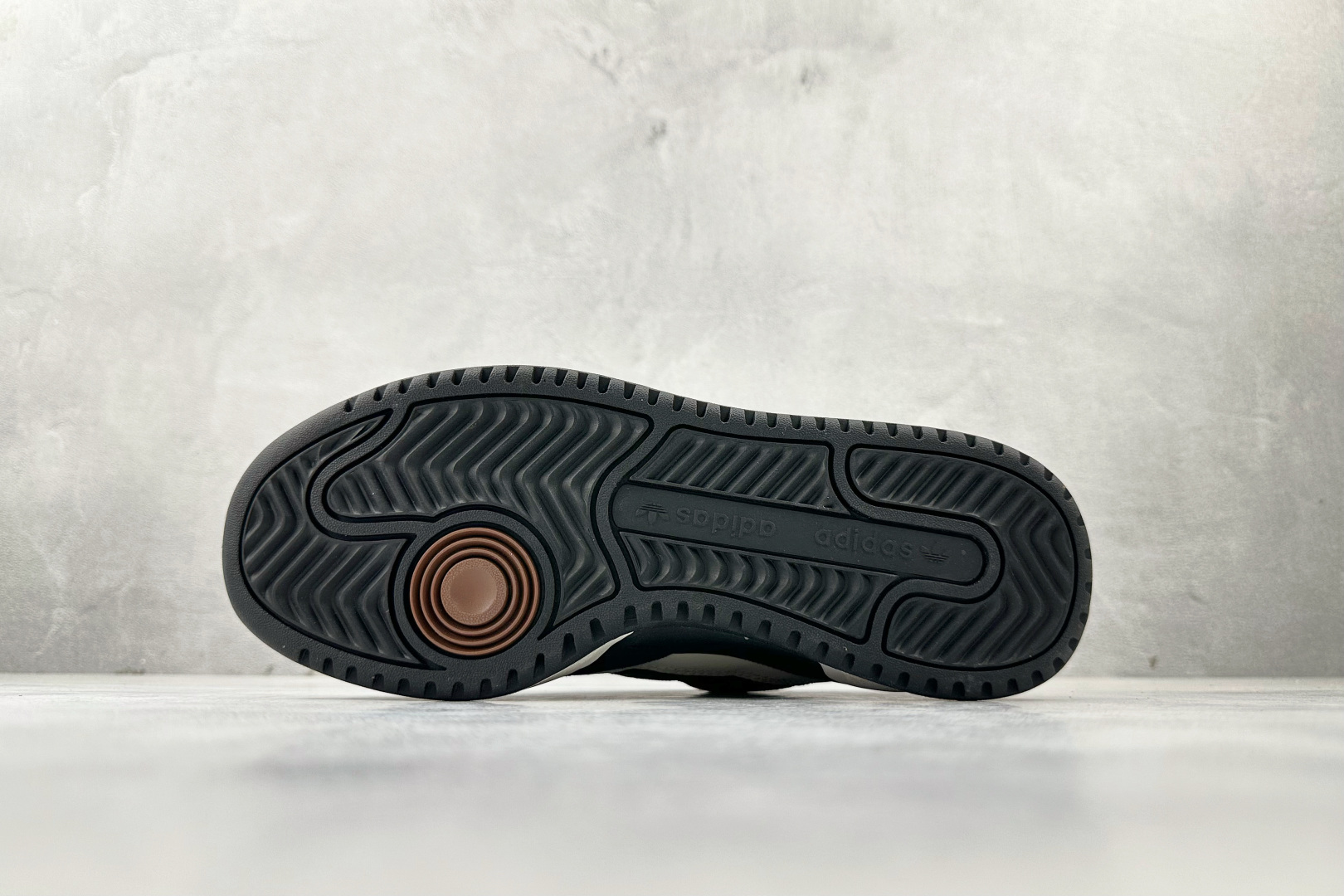 200 东南亚订单 adidas originals FORUM 2000 Shoes 棕黑色 JS3160