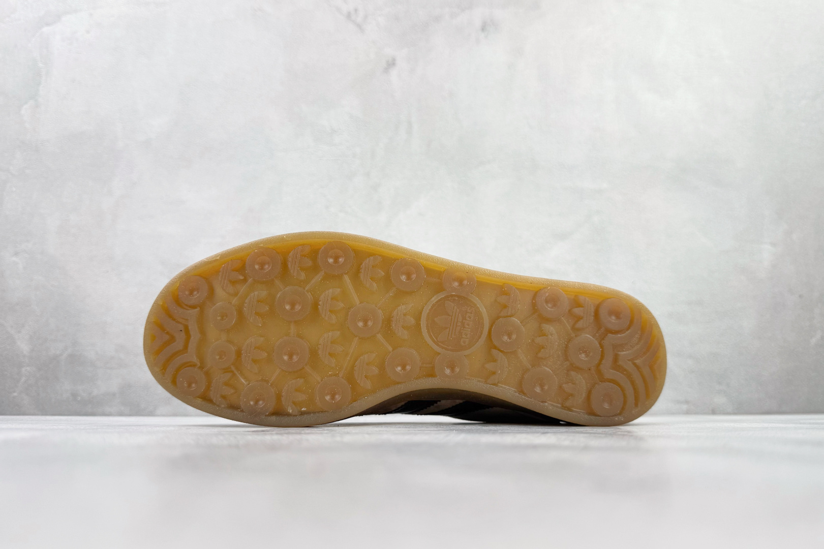 170 adidas originals GAZELLE INDOOR 棕色 JR8028-Chinese UA Cheap High Quatity Brand Clothes Bags handbags Sneakers wholesale wholesaler seller from China Factory suppliers Fashion Clothing Shoes best Quality Beautiful Price 170 adidas originals GAZELLE INDOOR 棕色 JR8028