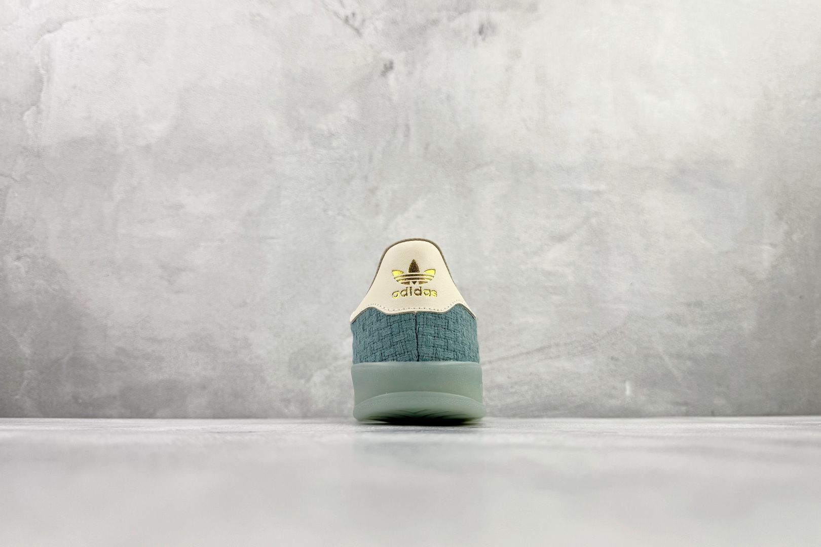 170 adidas originals GAZELLE INDOOR 浅蓝色 JR8852-Chinese UA Cheap High Quatity Brand Clothes Bags handbags Sneakers wholesale wholesaler seller from China Factory suppliers Fashion Clothing Shoes best Quality Beautiful Price 170 adidas originals GAZELLE INDOOR 浅蓝色 JR8852