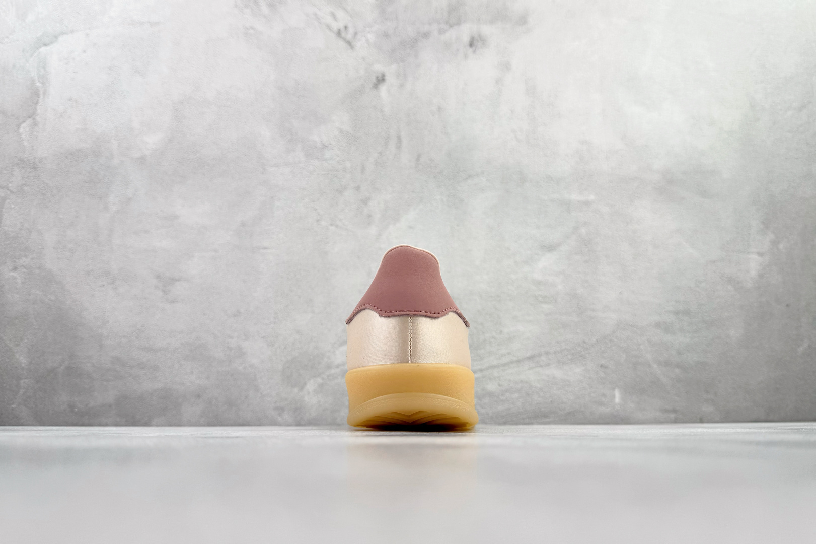 170 adidas originals GAZELLE INDOOR 粉色 JI2709-Chinese UA Cheap High Quatity Brand Clothes Bags handbags Sneakers wholesale wholesaler seller from China Factory suppliers Fashion Clothing Shoes best Quality Beautiful Price 170 adidas originals GAZELLE INDOOR 粉色 JI2709