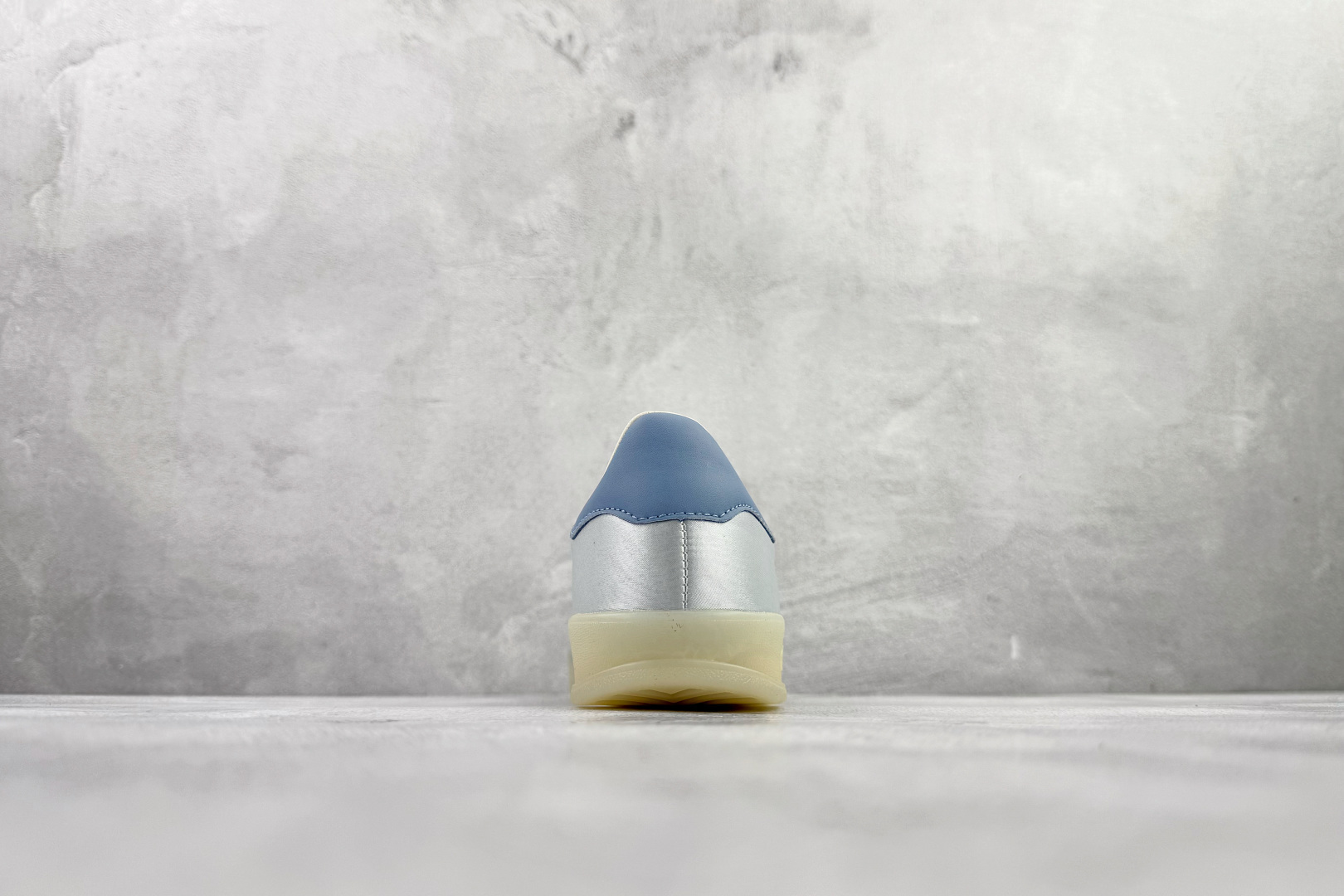 adidas originals GAZELLE INDOOR 蓝色 JI2711 adidas originals GAZELLE INDOOR 蓝色 JI2711