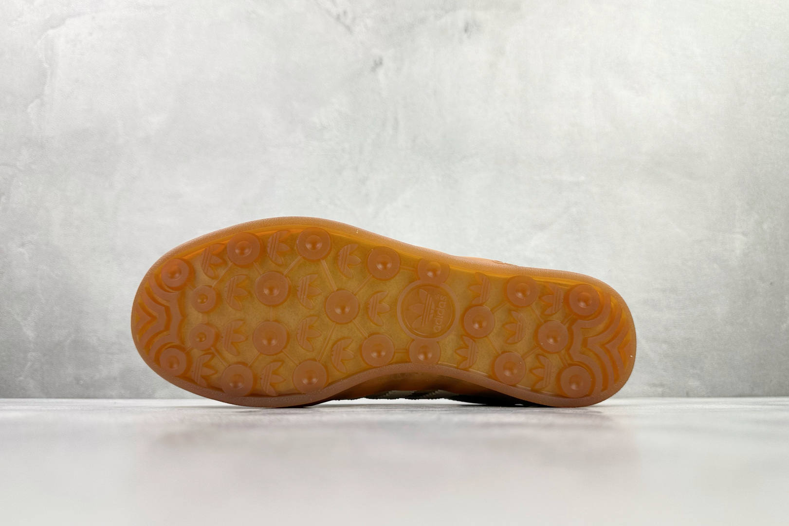 Bad Bunny x Lionel Messi x adidas originals GAZELLE INDOOR 卡其色 JR0182