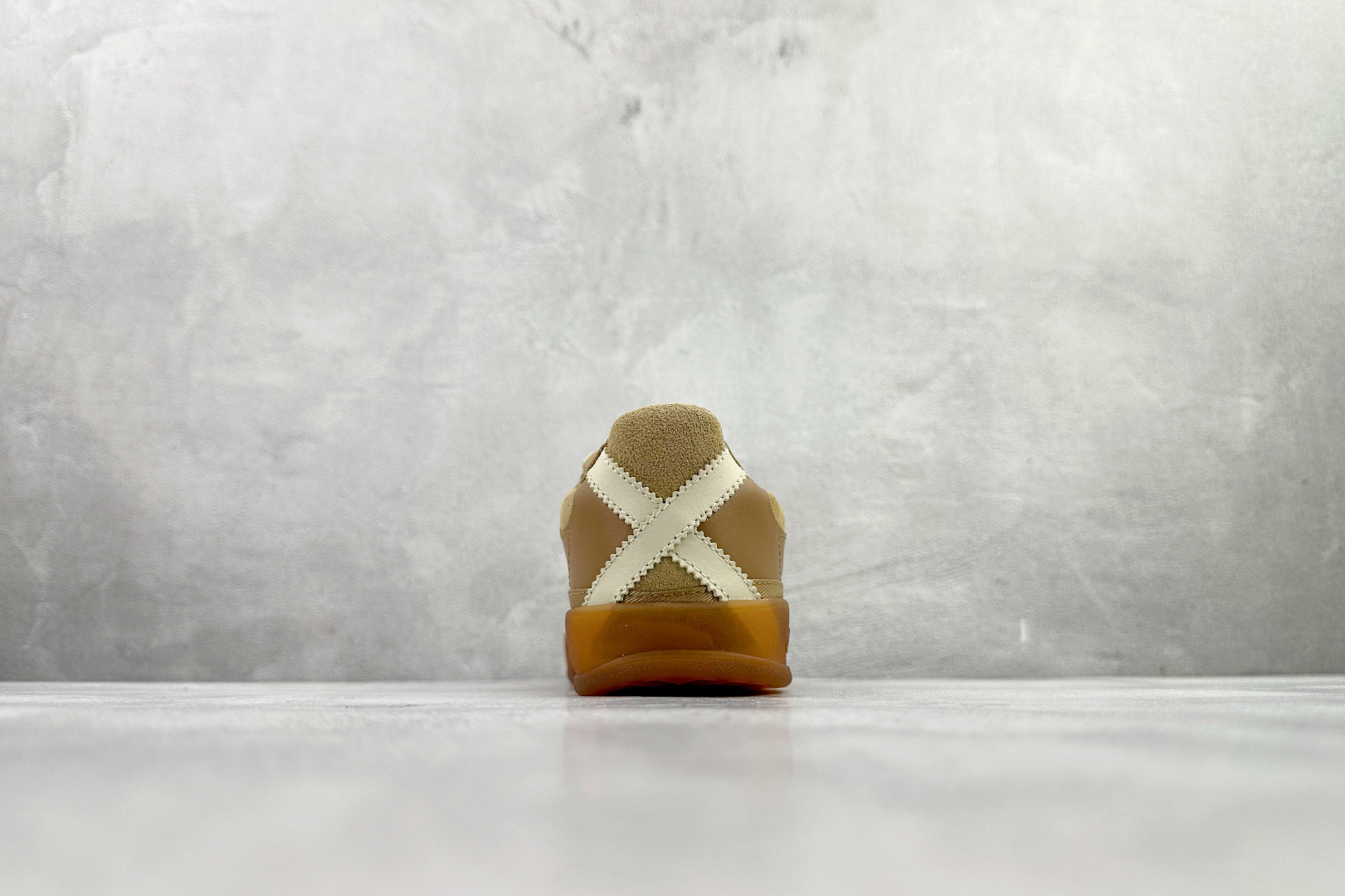 Bad Bunny x Lionel Messi x adidas originals GAZELLE INDOOR 卡其色 JR0182