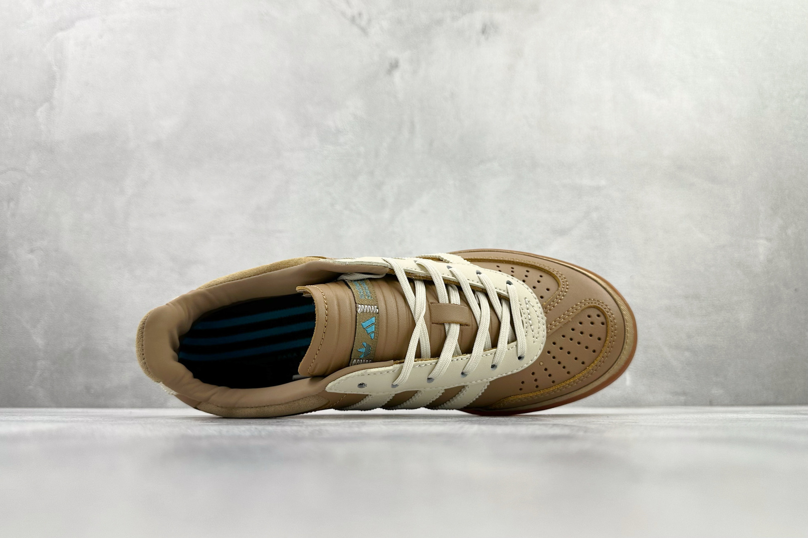 Bad Bunny x Lionel Messi x adidas originals GAZELLE INDOOR 卡其色 JR0182