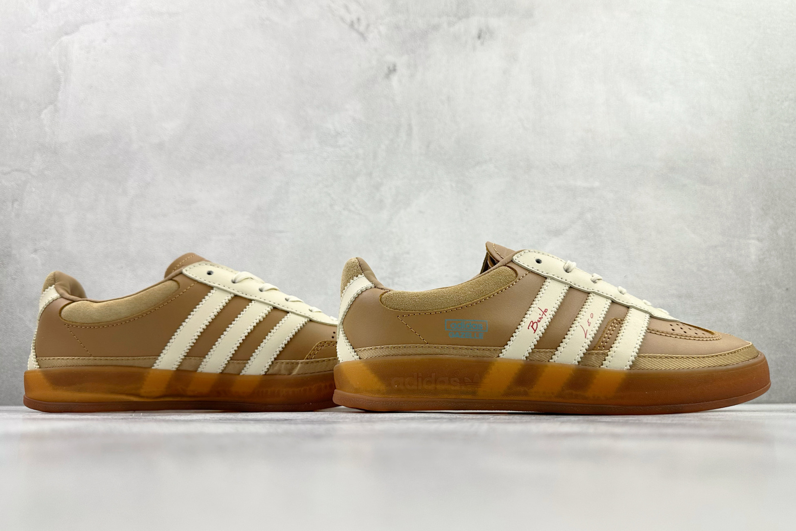 Bad Bunny x Lionel Messi x adidas originals GAZELLE INDOOR 卡其色 JR0182