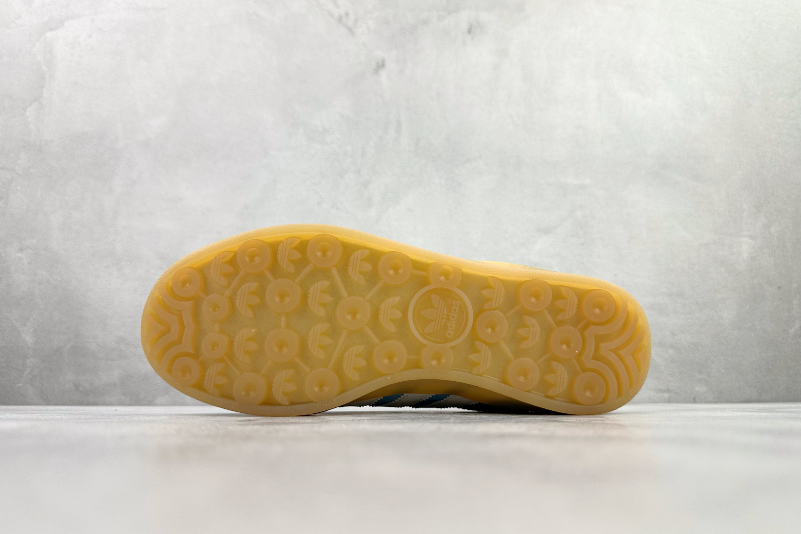 Bad Bunny x adidas originals GAZELLE 蓝白灰 IF9734