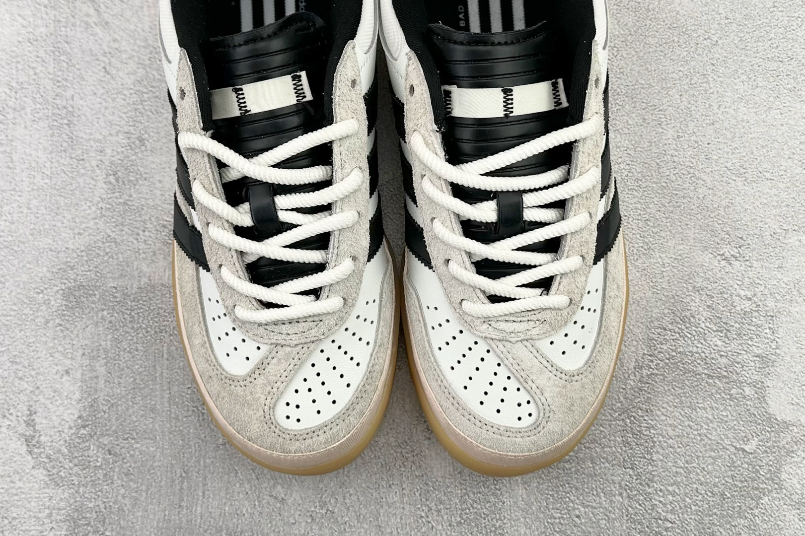 Bad Bunny x adidas originals GAZELLE 白黑 IF9735