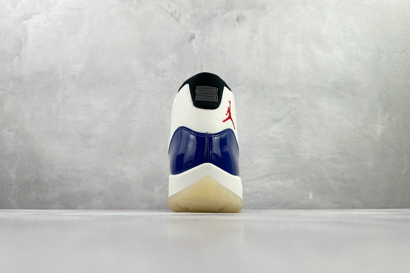 Jordan Air Jordan 11 Retro Rare Air 深宝蓝色 IH2364-400