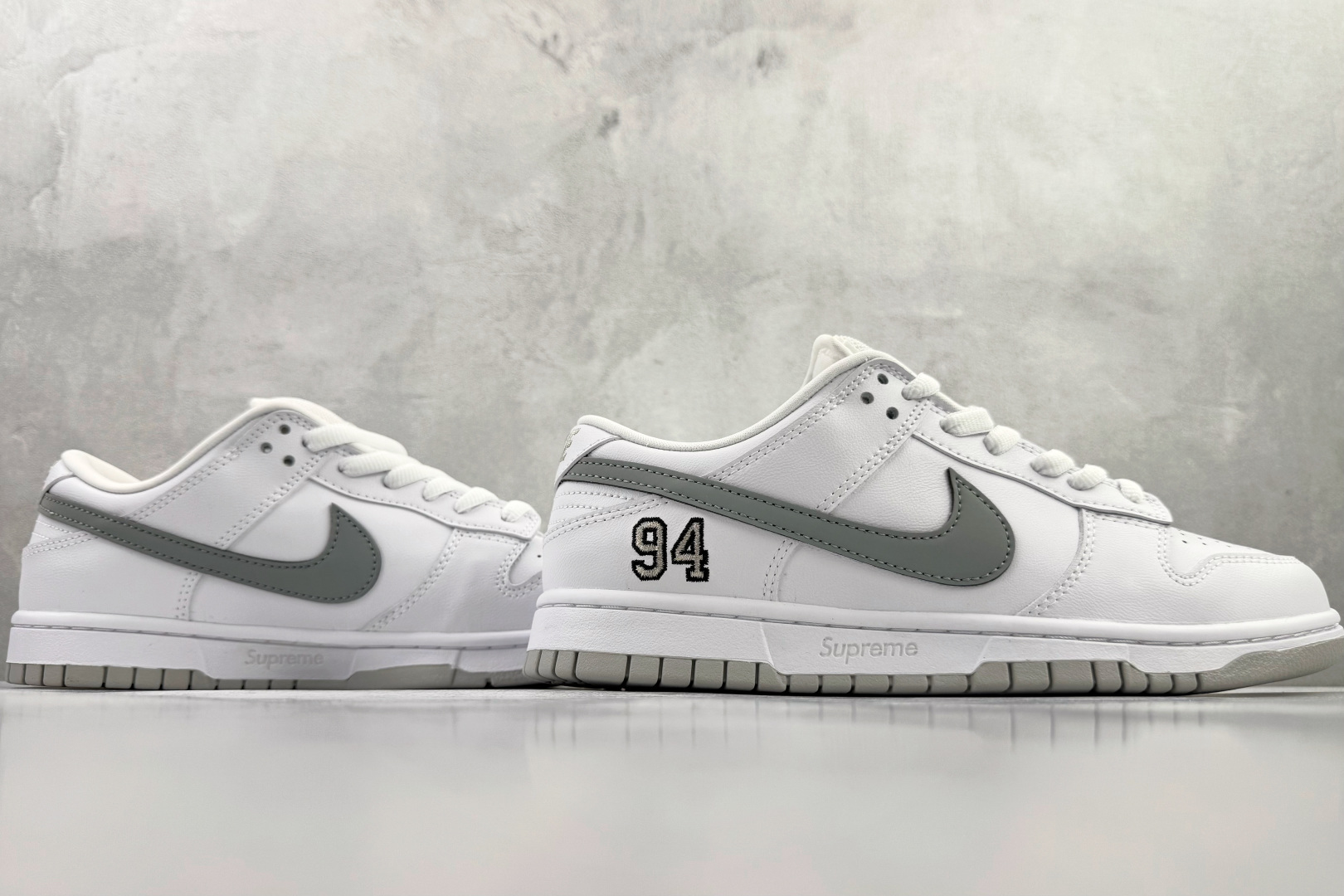 Supreme x Nike Dunk SB Low 白色 HQ8487-100 尺码：40 40.5 41 42 42.5 43 44 44.5 45 46 编码：32