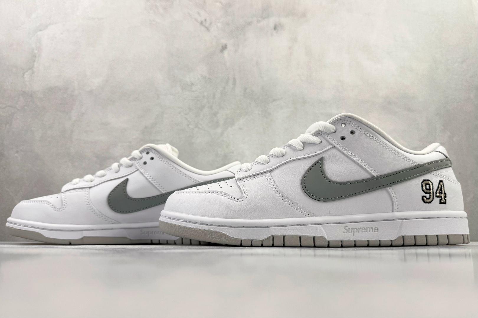 Supreme x Nike Dunk SB Low 白色 HQ8487-100 尺码：40 40.5 41 42 42.5 43 44 44.5 45 46 编码：32