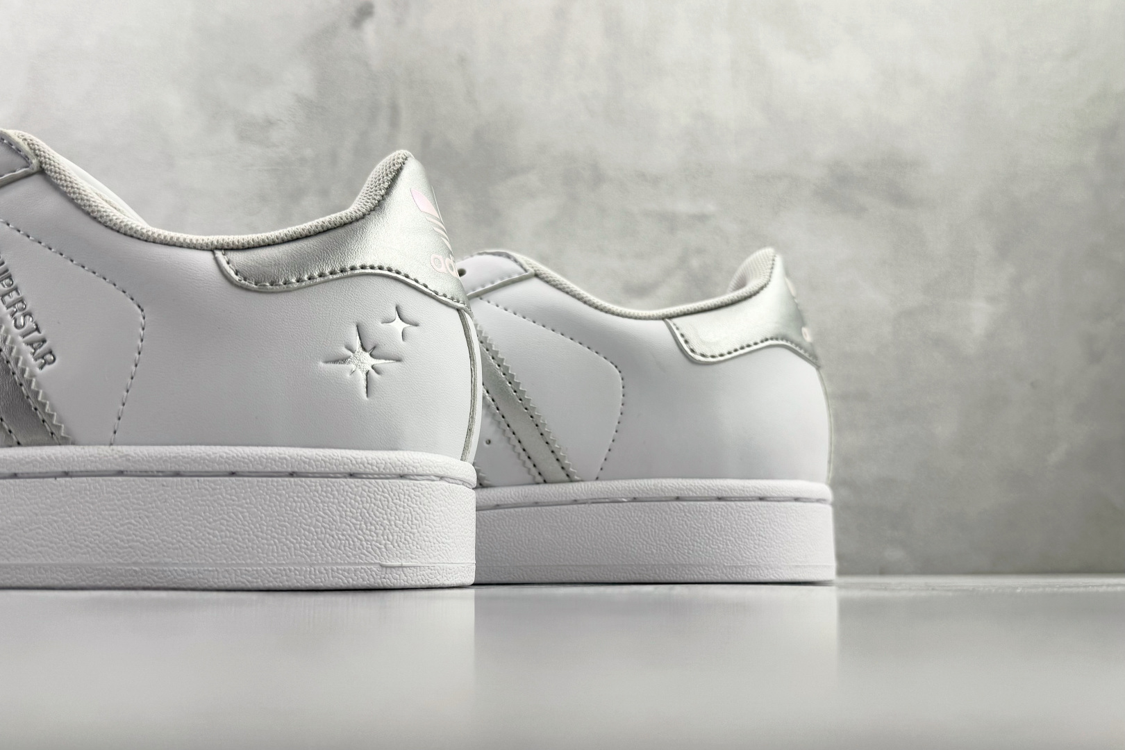 平台爆款adidas originals Super 2 白银色 JQ8777-High Quatity Cheap Brand wholesale wholesaler seller Clothes Bags handbags Sneakers Top Fashion Clothing Shoes from China Factory Chinese suppliers best Quality Beautiful Price 平台爆款adidas originals Super 2 白银色 JQ8777