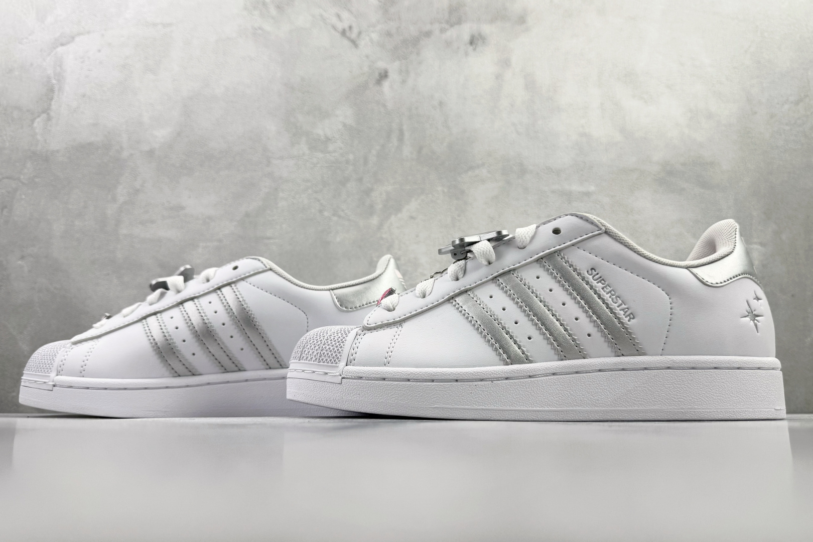 平台爆款adidas originals Super 2 白银色 JQ8777-High Quatity Cheap Brand wholesale wholesaler seller Clothes Bags handbags Sneakers Top Fashion Clothing Shoes from China Factory Chinese suppliers best Quality Beautiful Price 平台爆款adidas originals Super 2 白银色 JQ8777