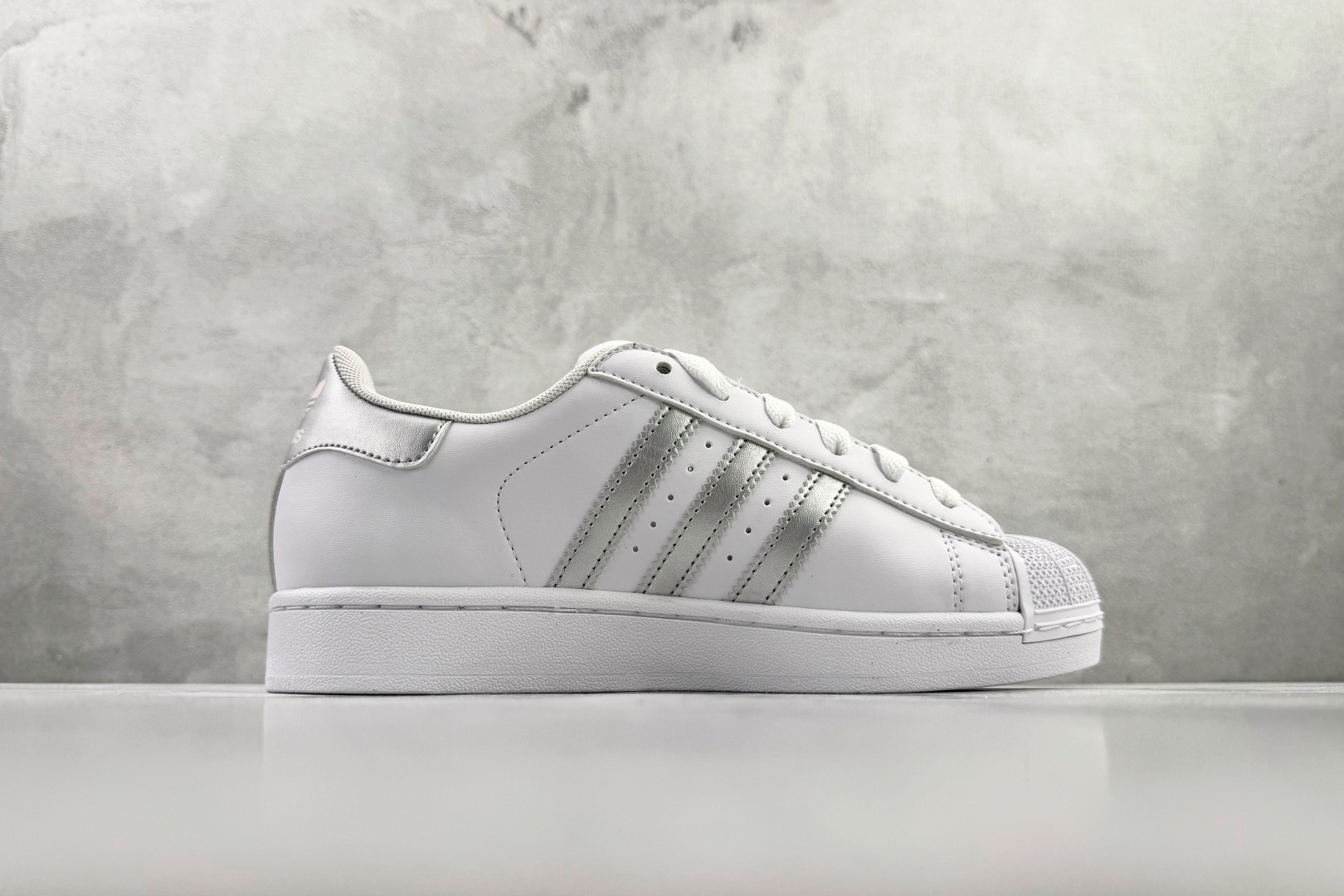 平台爆款adidas originals Super 2 白银色 JQ8777-High Quatity Cheap Brand wholesale wholesaler seller Clothes Bags handbags Sneakers Top Fashion Clothing Shoes from China Factory Chinese suppliers best Quality Beautiful Price 平台爆款adidas originals Super 2 白银色 JQ8777