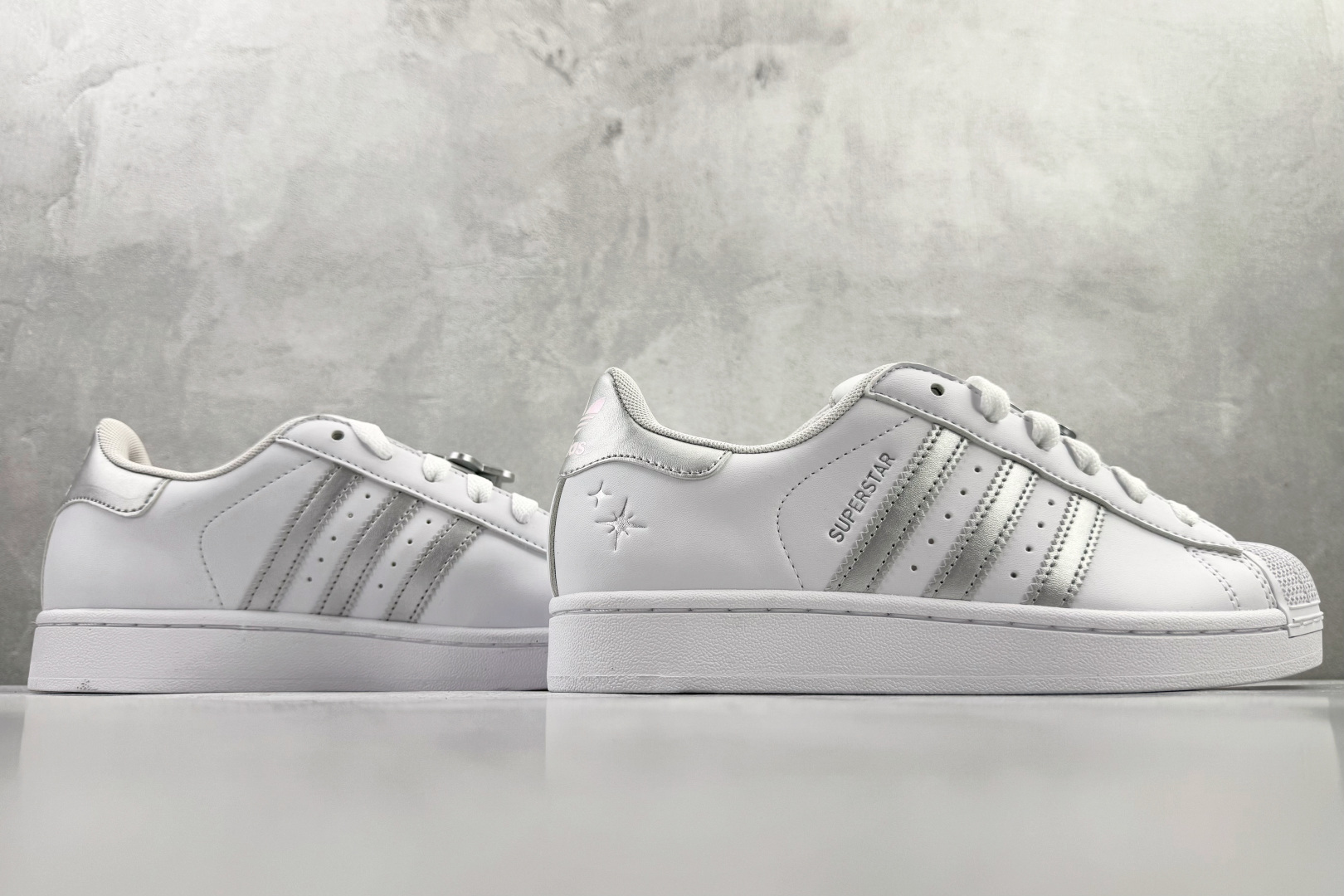 平台爆款adidas originals Super 2 白银色 JQ8777-High Quatity Cheap Brand wholesale wholesaler seller Clothes Bags handbags Sneakers Top Fashion Clothing Shoes from China Factory Chinese suppliers best Quality Beautiful Price 平台爆款adidas originals Super 2 白银色 JQ8777