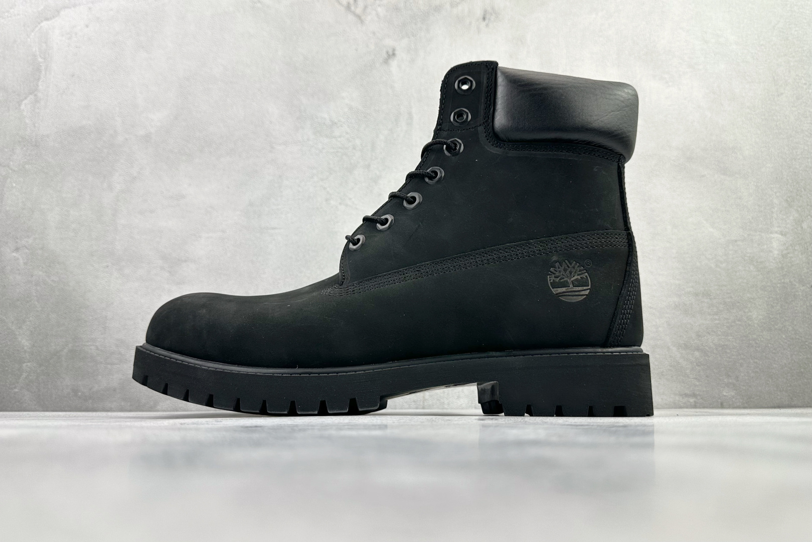 STAR 💰260
Timberland添柏岚 PREMIUM系列 黑色

货号：19039W
尺码：36 36.5 37.5 38 38.5 39 40 40.5 41 42 42.5 43 44 44.5 45 46
编码：40