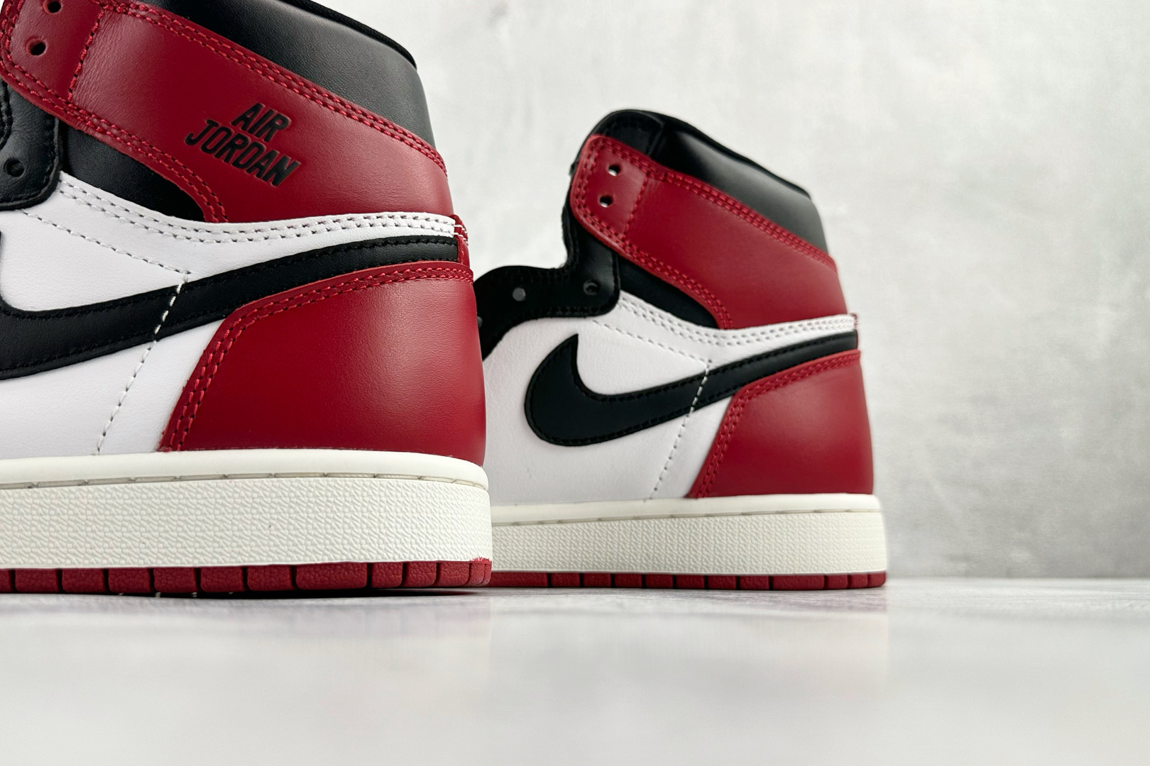 Jordan Air Jordan 1 High 黑脚趾 消失的飞翼“Black Toe Reimagined” 红色 DZ5485-106