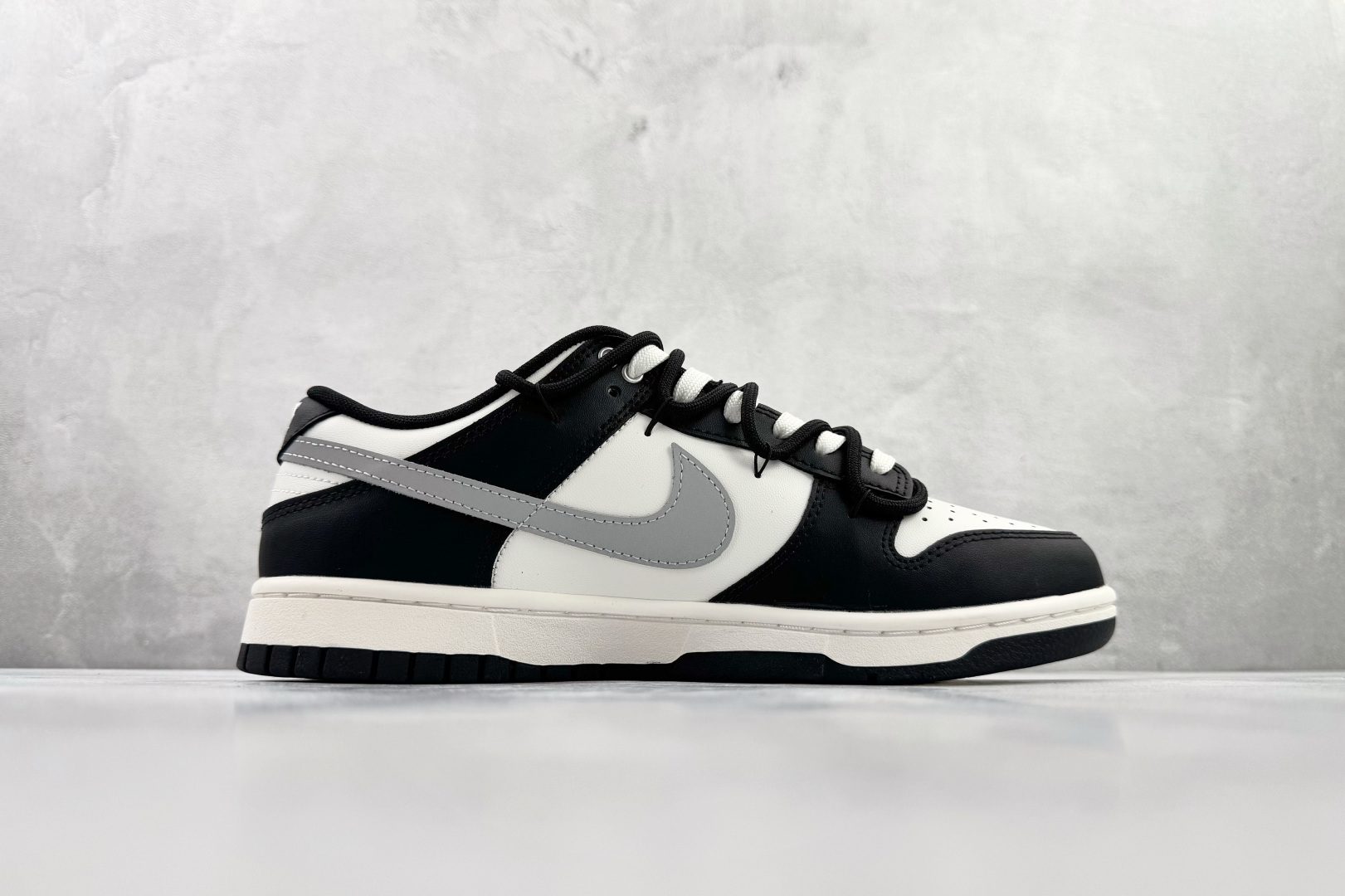 Nike Dunk Low 星陨之砬 黑白色 BG0518-092-High Quatity Cheap Brand wholesale wholesaler seller Clothes Bags handbags Sneakers Top Fashion Clothing Shoes from China Factory Chinese suppliers best Quality Beautiful Price Nike Dunk Low 星陨之砬 黑白色 BG0518-092