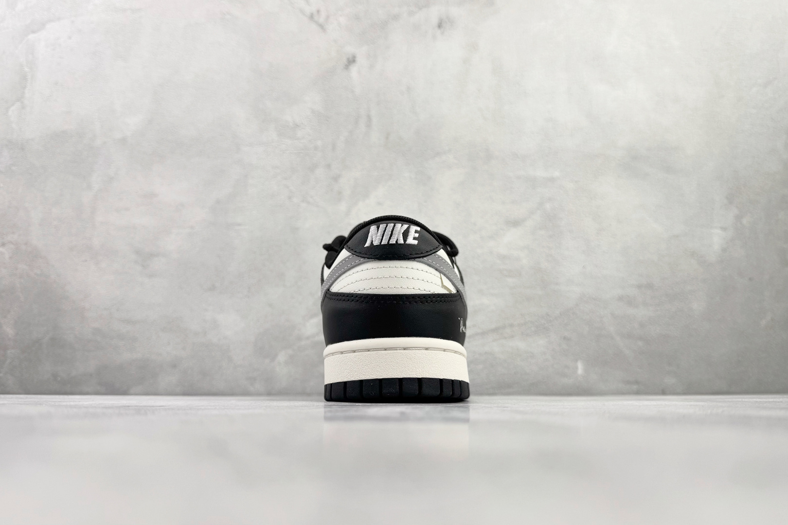 Nike Dunk Low 星陨之砬 黑白色 BG0518-092-High Quatity Cheap Brand wholesale wholesaler seller Clothes Bags handbags Sneakers Top Fashion Clothing Shoes from China Factory Chinese suppliers best Quality Beautiful Price Nike Dunk Low 星陨之砬 黑白色 BG0518-092