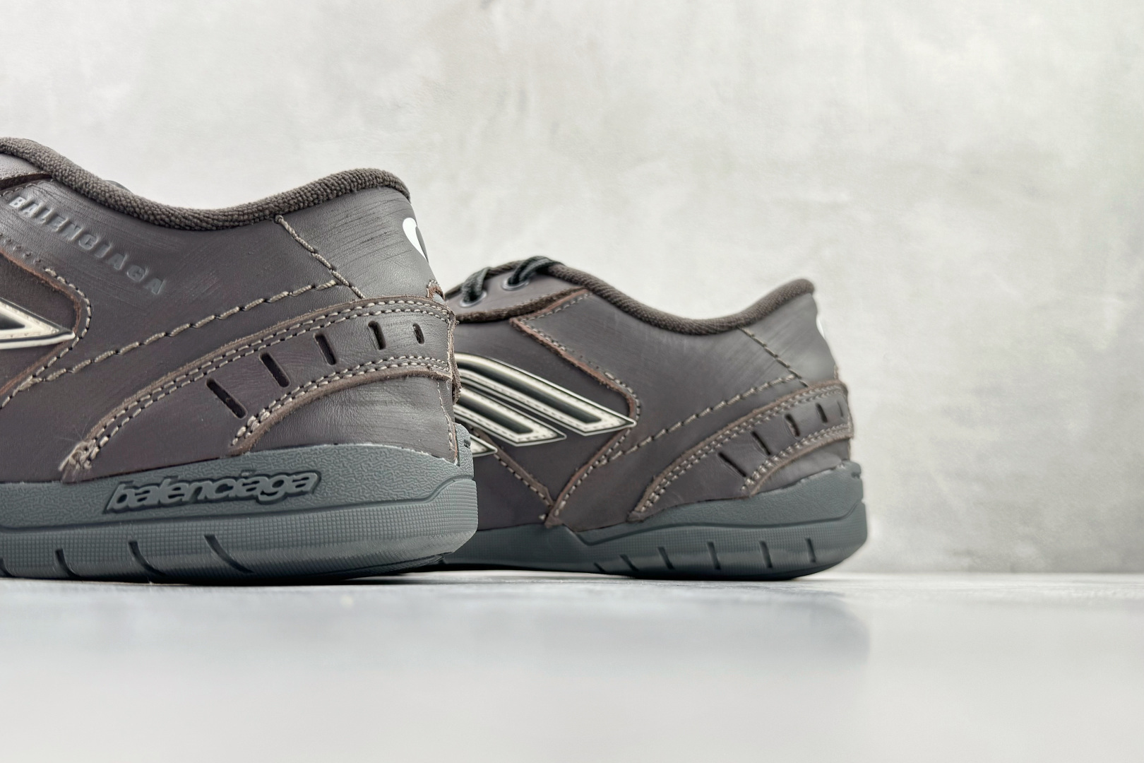 最新外贸批次 Balenciaga巴黎世家 Hamptons Worn-Out 棕色 841765WCURB