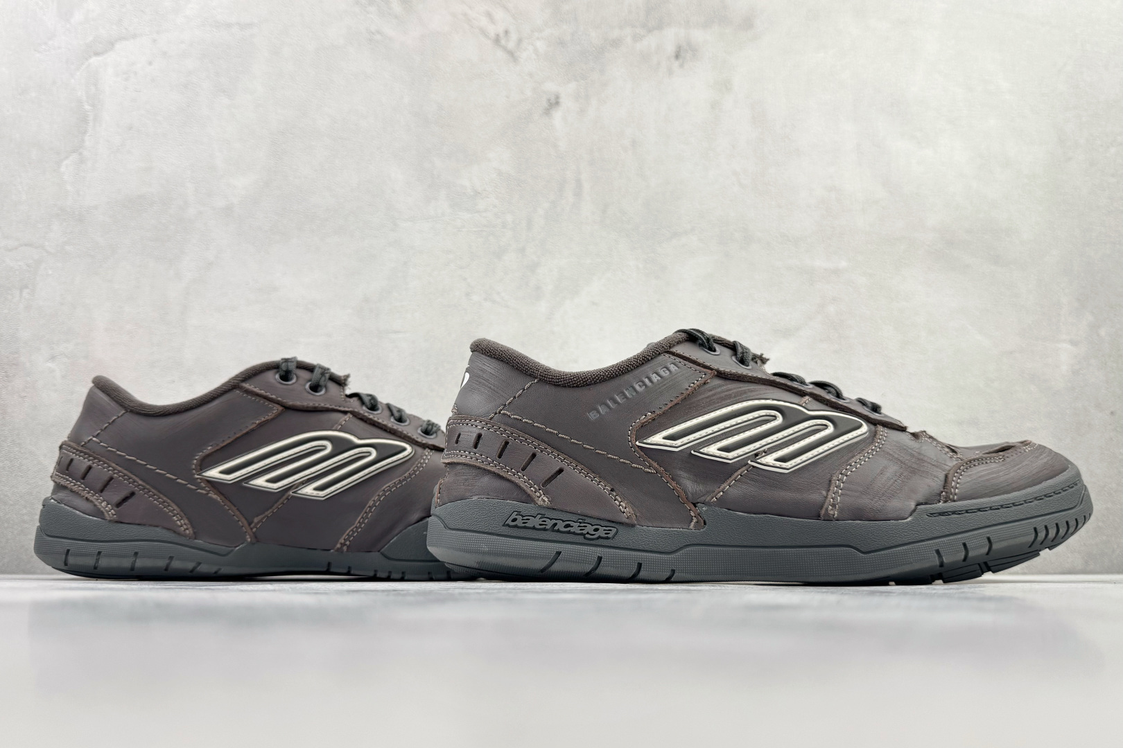 最新外贸批次 Balenciaga巴黎世家 Hamptons Worn-Out 棕色 841765WCURB