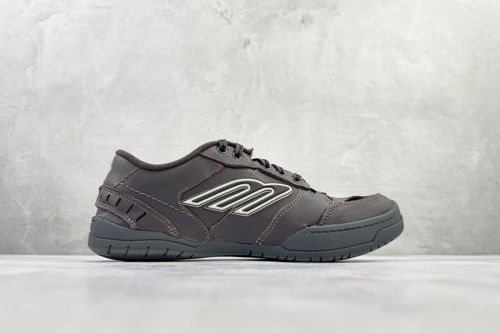 最新外贸批次 Balenciaga巴黎世家 Hamptons Worn-Out 棕色 841765WCURB